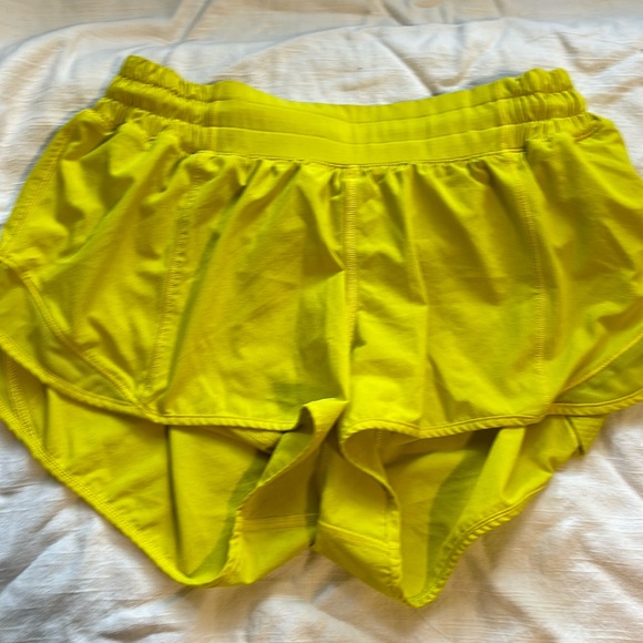 LULULEMON HOTTY HOT LR SHORT 2.5” LINED - Picture 1 of 6